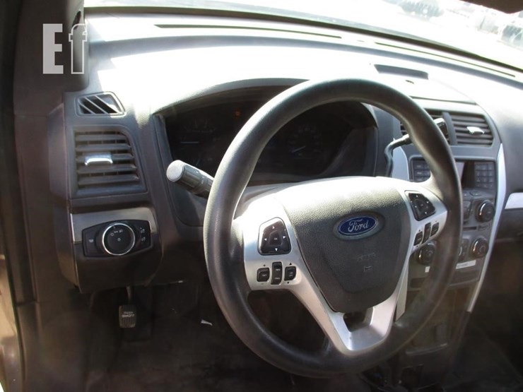 2015-ford-explorer-image-11