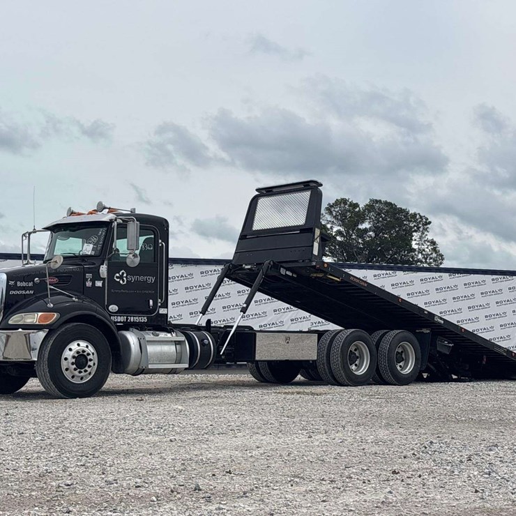 2015 PETERBILT 348