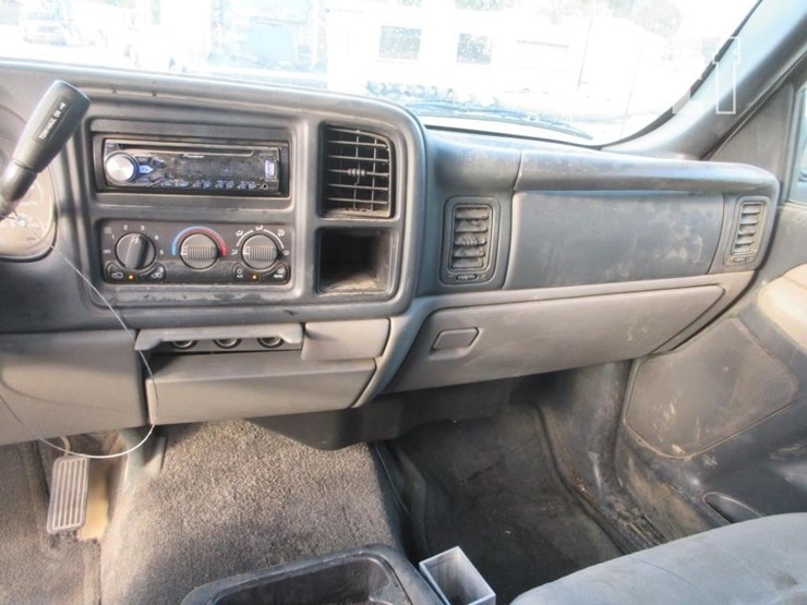 2001-chevrolet-tahoe-image-7
