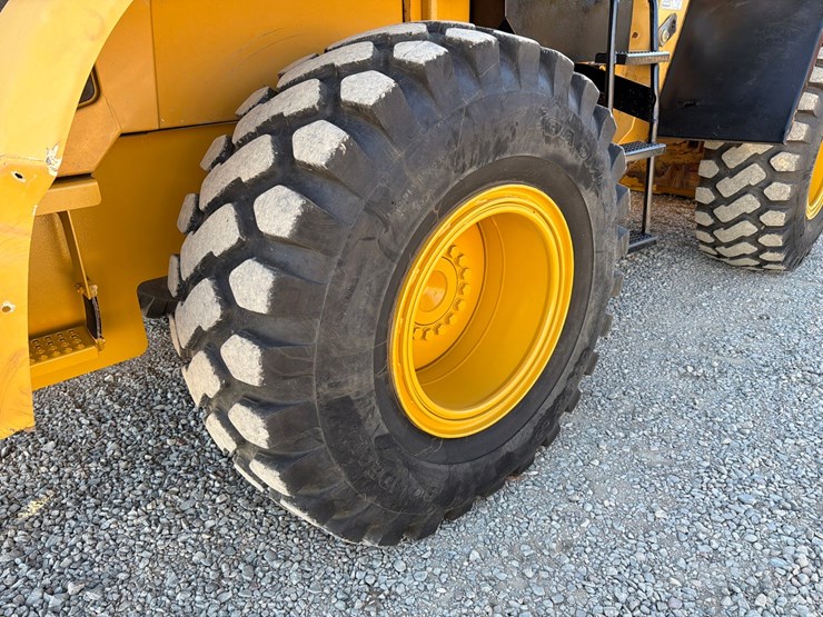 caterpillar-938g-image-64