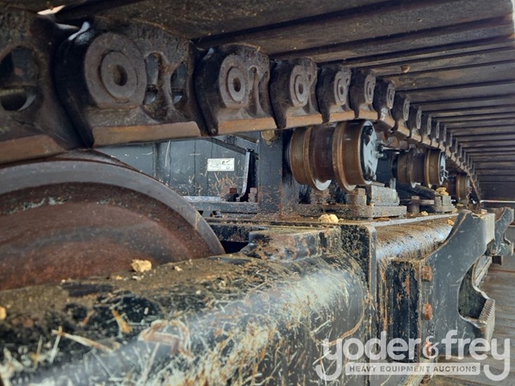 2020-caterpillar-352-image-12
