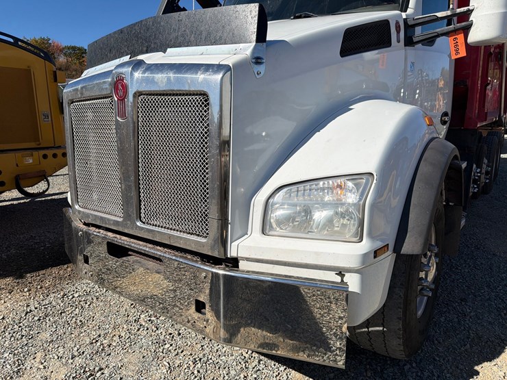 2016-kenworth-t880-image-9