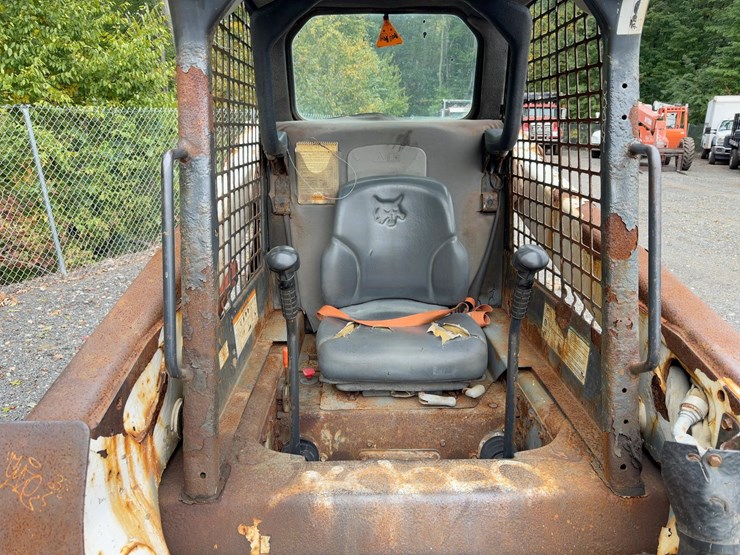 2009-bobcat-s220-image-16
