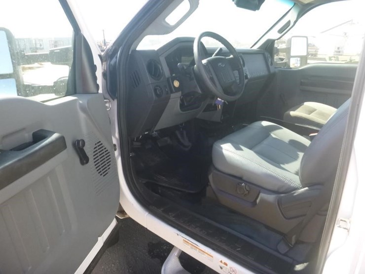 2011-ford-f550-image-9