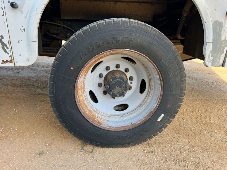 2015-ford-f550-image-39