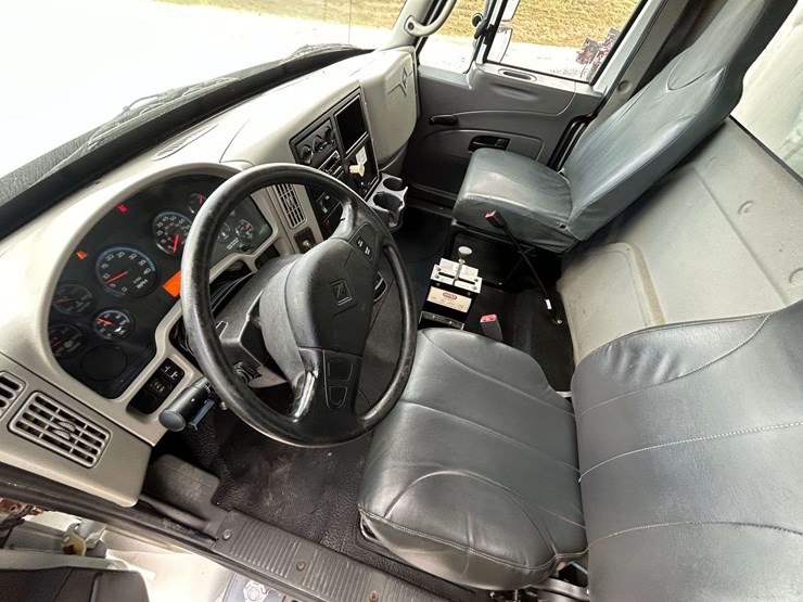 2009-international-durastar-4400-image-42