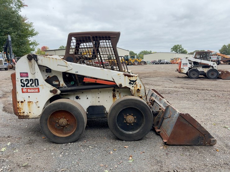 2010-bobcat-s220-image-6
