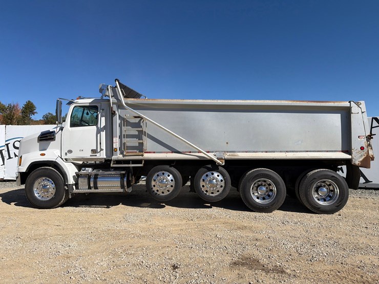 2018-western-star-4700-image-2