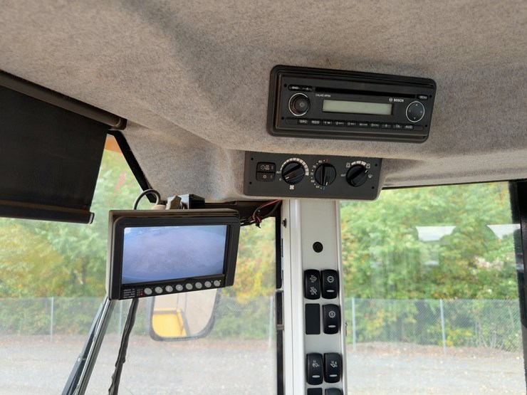 2015-volvo-l220h-image-28