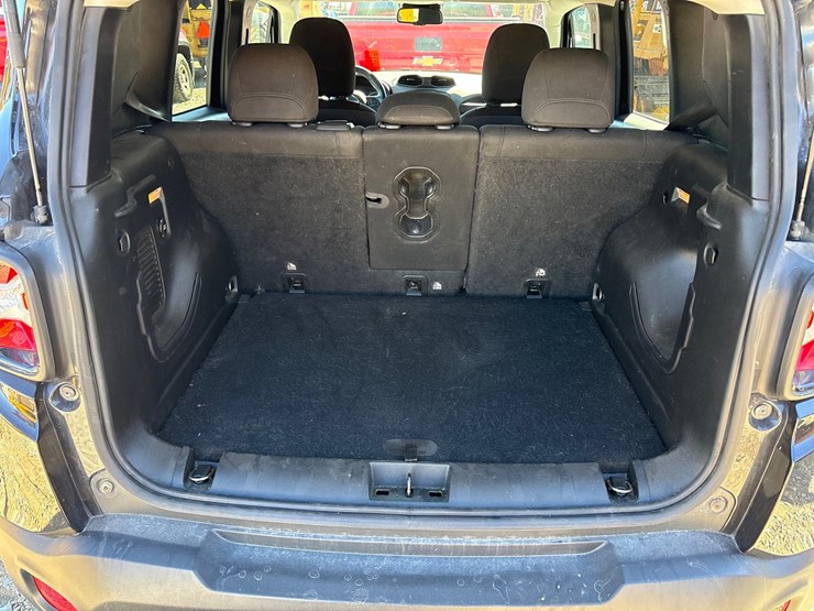 2016-jeep-renegade-image-32