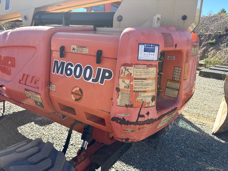 2013-jlg-m600jp-image-11
