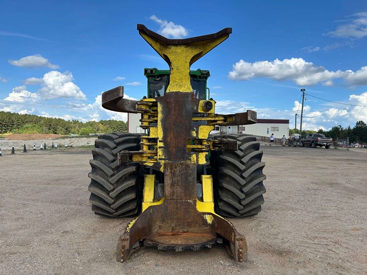2017-deere-843l-image-5