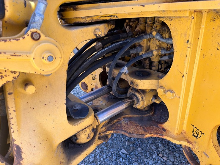 2005-deere-310sg-image-36