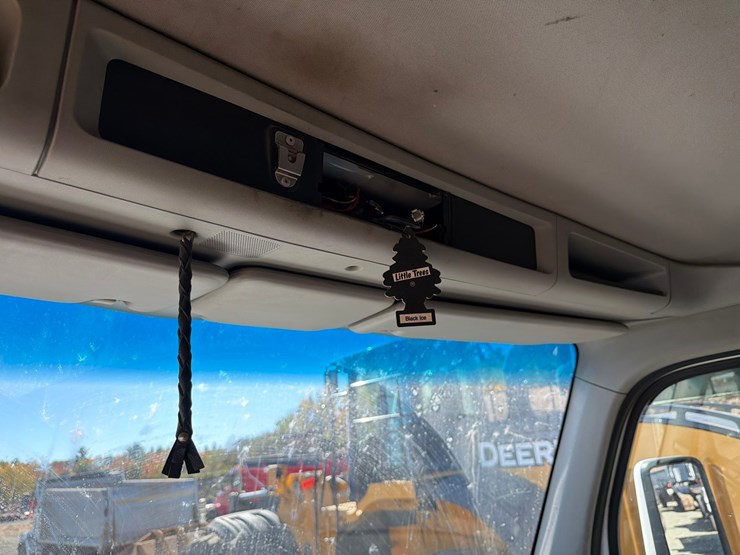 2016-kenworth-t880-image-76