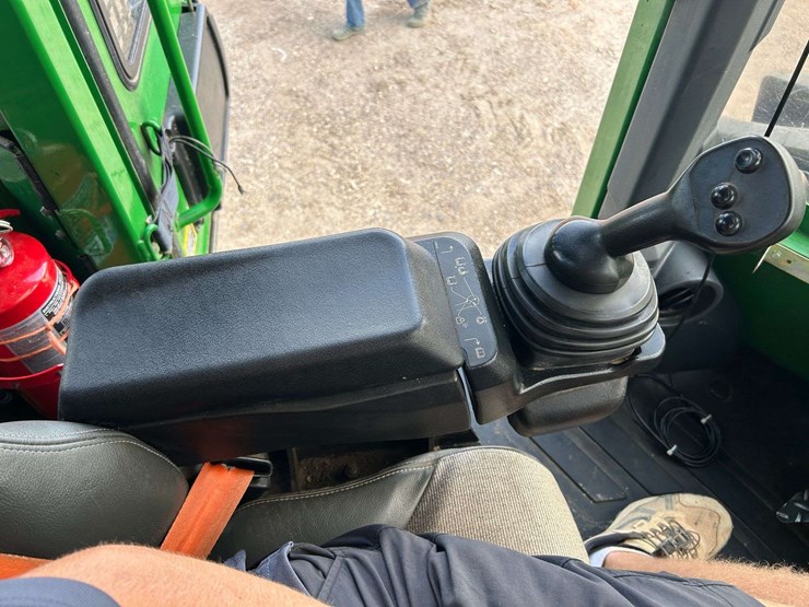 2017-deere-843l-image-18