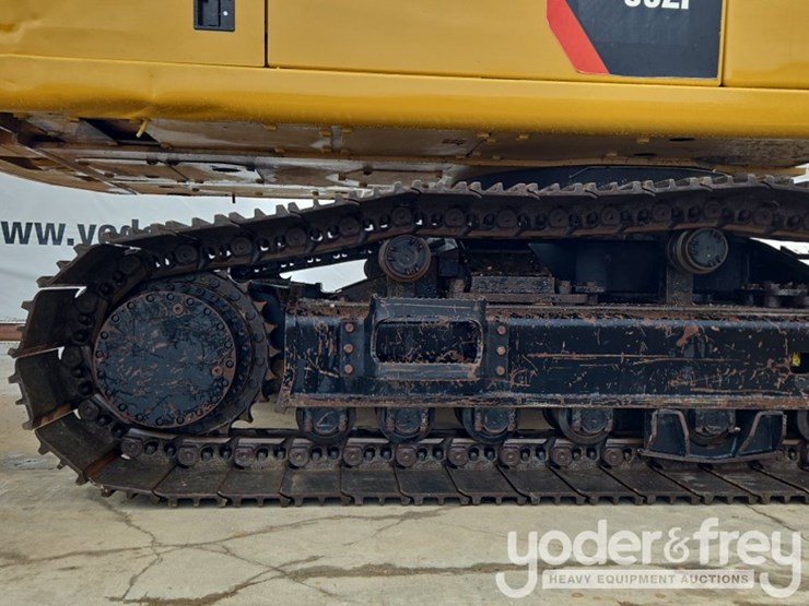 2020-caterpillar-352-image-18