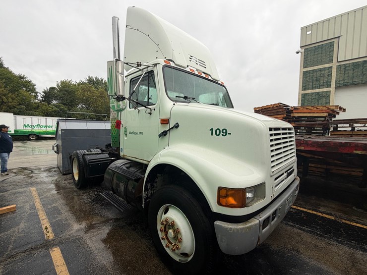 2000-international-8100-image-5