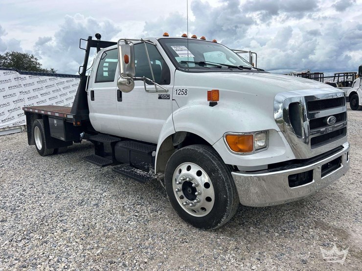 2011-ford-f650-image-2
