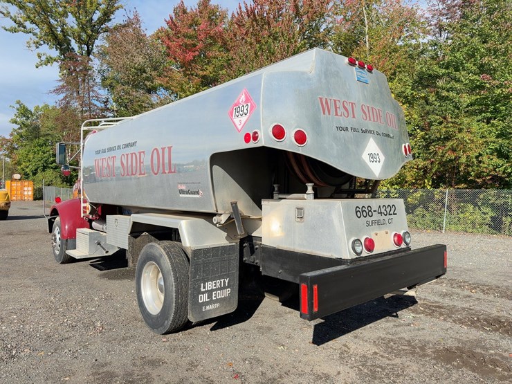 2001-peterbilt-330-image-3