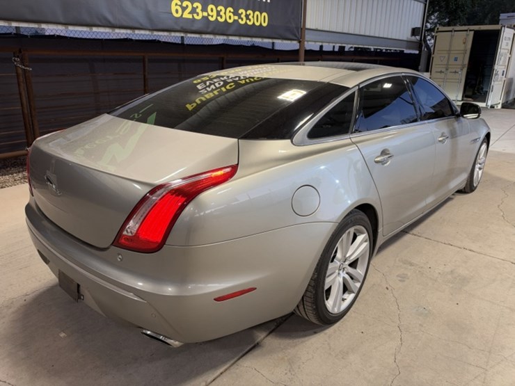 2012-jaguar-xjl-portfolio-sdn-image-9