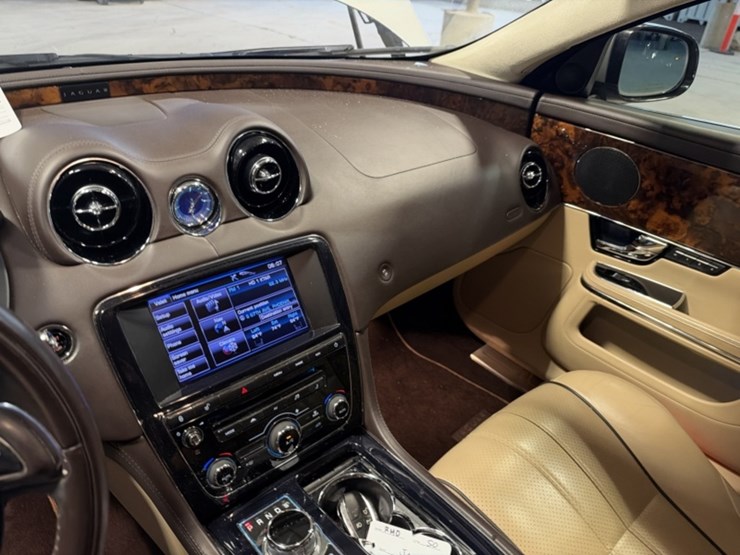 2012-jaguar-xjl-portfolio-sdn-image-20
