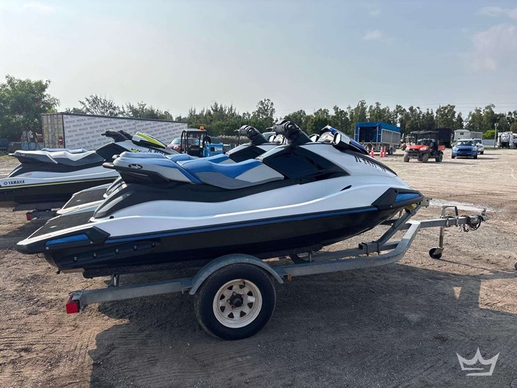 2023-yamaha-vx-c-waverunner,-2023-yamaha-vx-c-waverunner-w-com-fab-s/a-tailer-image-3