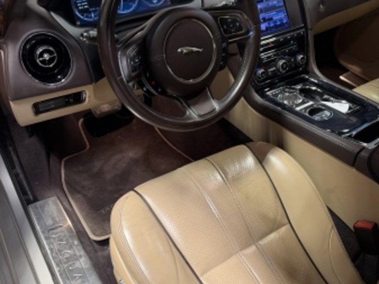 2012-jaguar-xjl-portfolio-sdn-image-25