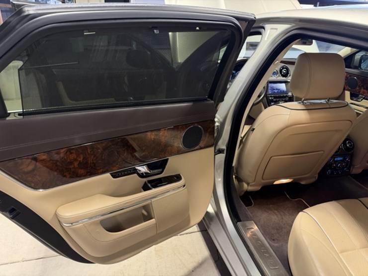 2012-jaguar-xjl-portfolio-sdn-image-31