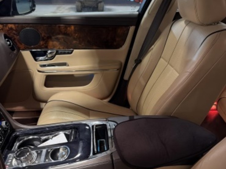 2012-jaguar-xjl-portfolio-sdn-image-23