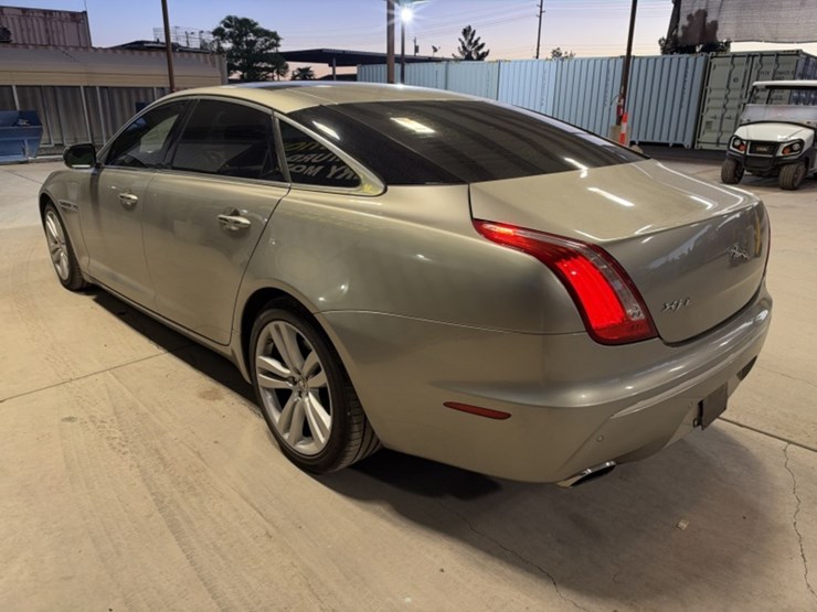 2012-jaguar-xjl-portfolio-sdn-image-7