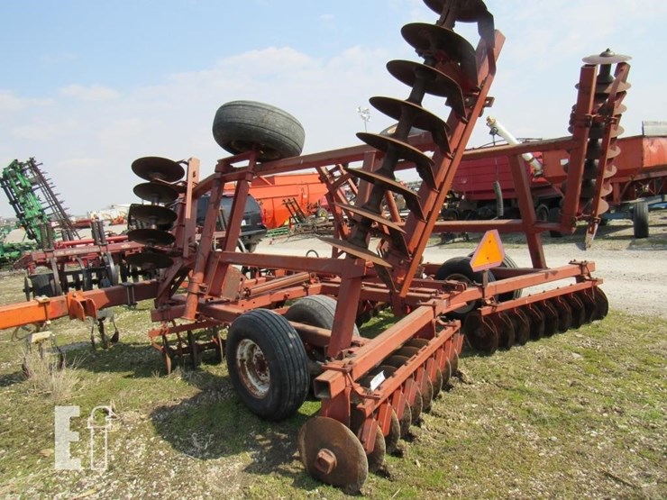 massey-ferguson-820-image-2