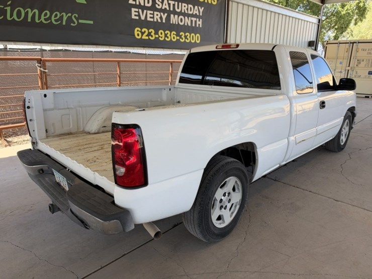2005-chevrolet-silverado-1500-image-8