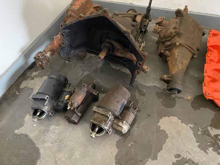 #17464-•-gm-4-speed-transmissions-and-other-parts-(arpin,-wi)-image-2