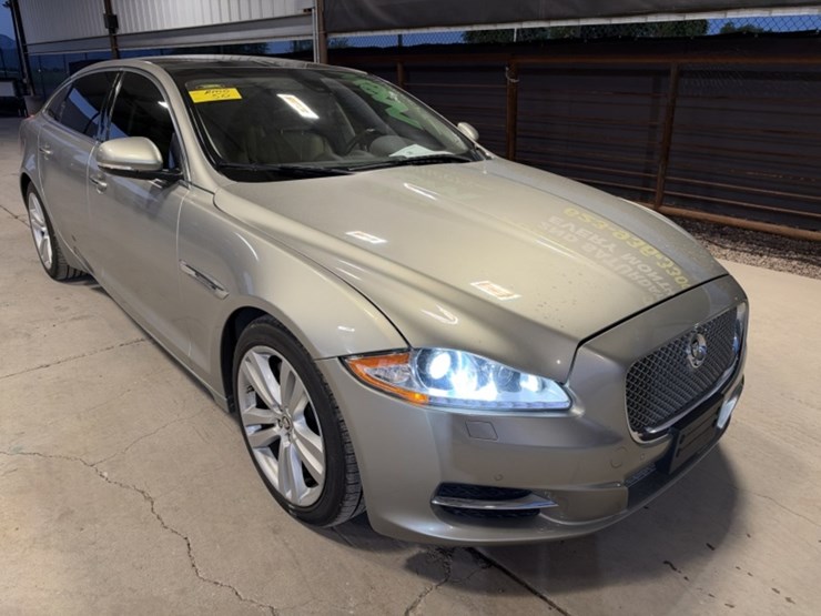 2012-jaguar-xjl-portfolio-sdn-image-2