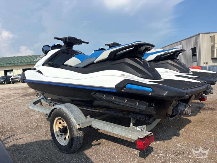 2023-yamaha-vx-c-waverunner,-2023-yamaha-vx-c-waverunner-w-com-fab-s/a-tailer-image-4