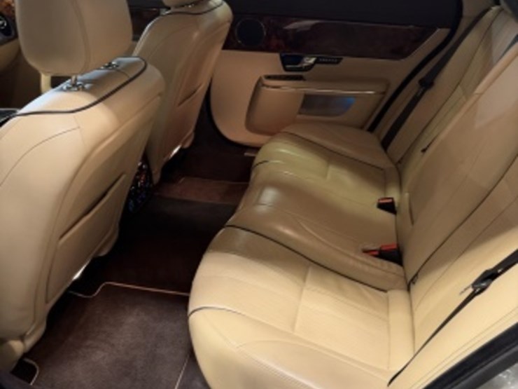 2012-jaguar-xjl-portfolio-sdn-image-27