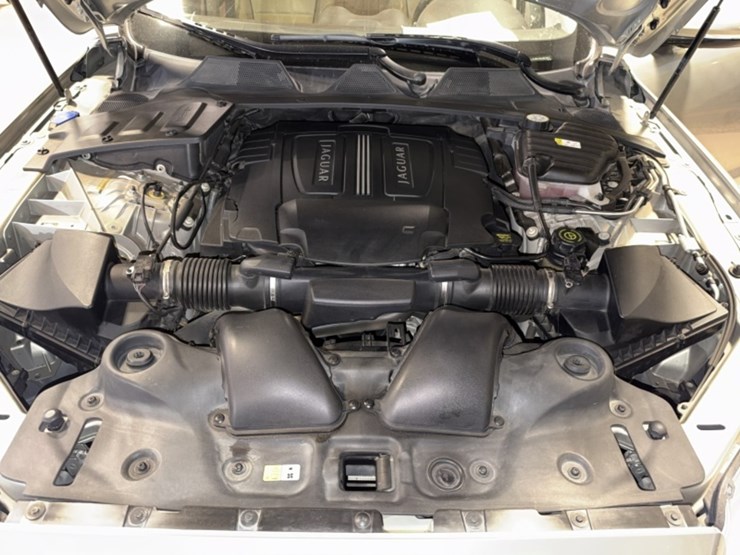 2012-jaguar-xjl-portfolio-sdn-image-12