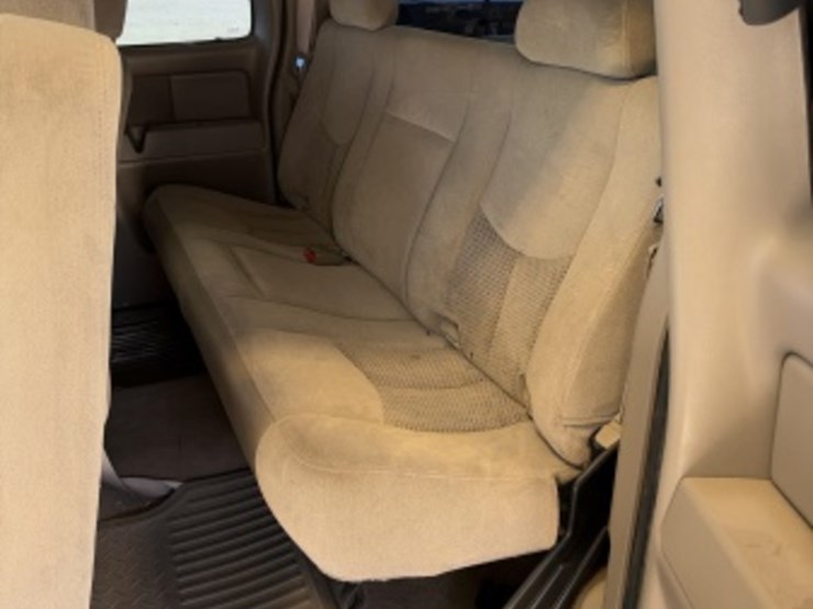 2005-chevrolet-silverado-1500-image-23