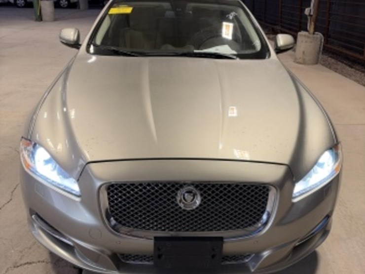 2012-jaguar-xjl-portfolio-sdn-image-3
