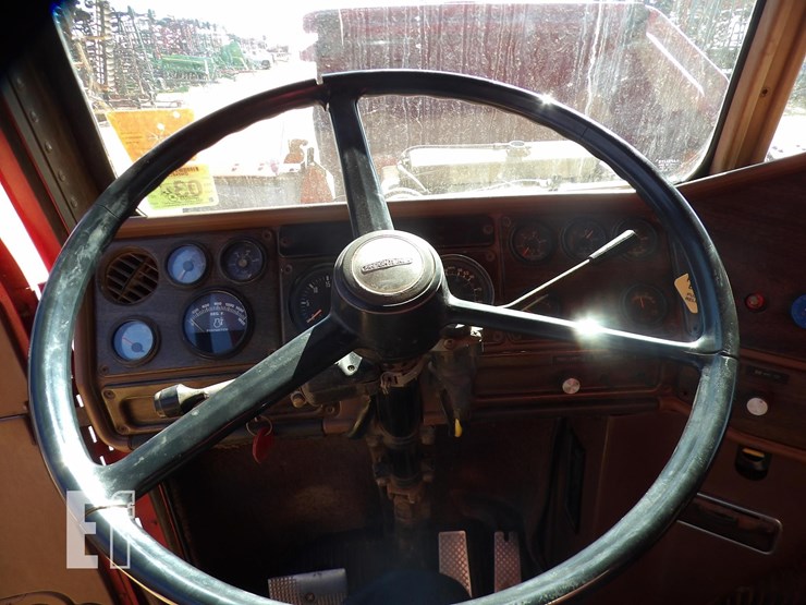1984-freightliner-flc120-image-18