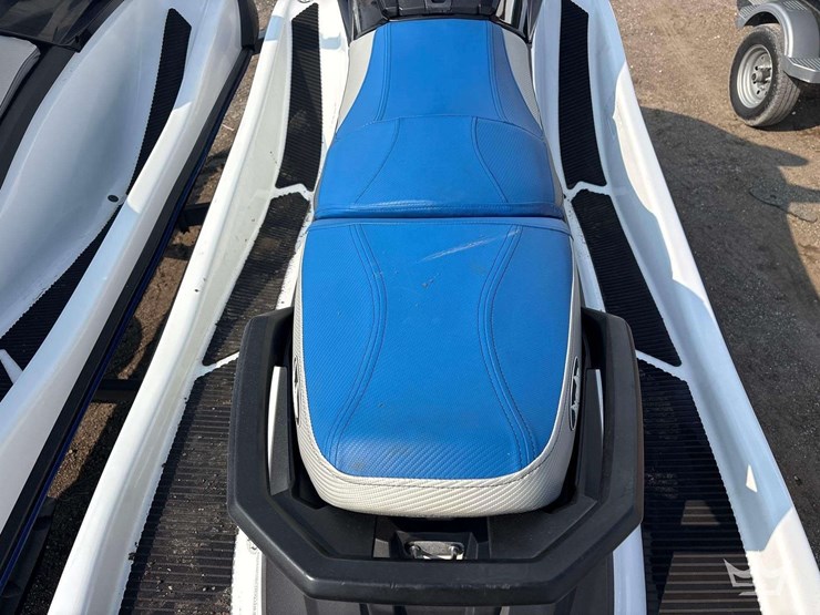 2023-yamaha-vx-c-waverunner,-2023-yamaha-vx-c-waverunner-w-com-fab-s/a-tailer-image-10