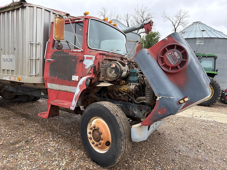 1980-ford-8000-image-80