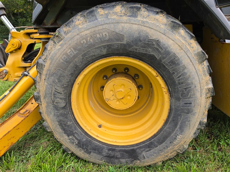2016-deere-410l-image-169