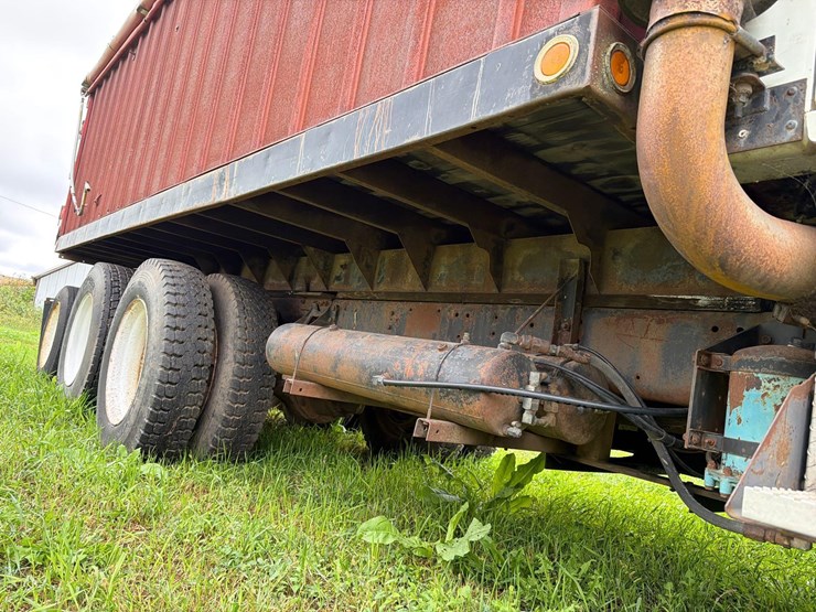 international-8300-6x4-semi-grain-truck-image-54