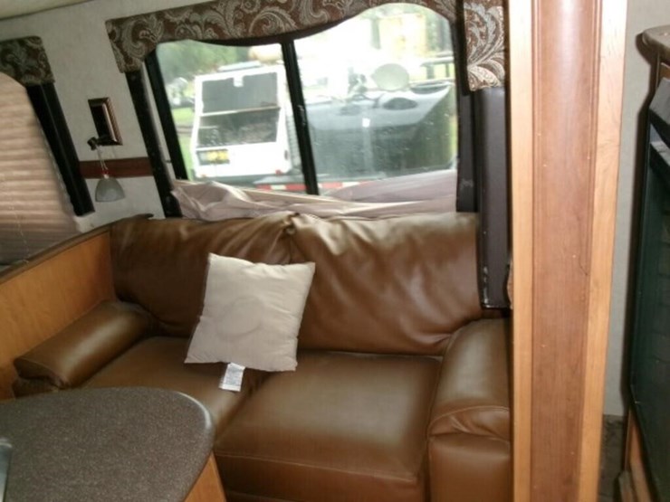 2013-sunset-trail-reserve-camper-image-16