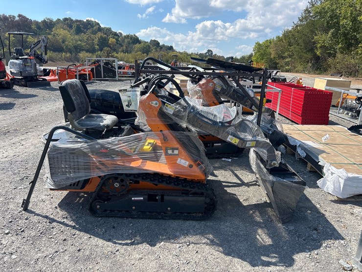 #81-•-landhonor-me390-ride-on-mini-skid-steer-image-1