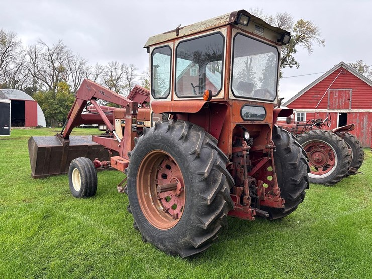 farmall-706-tractor-with-case-2355-loader-image-4