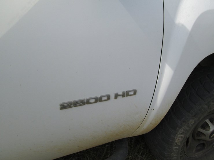 2011-chevrolet-2500hd-image-16