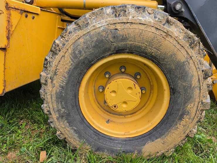 2016-deere-410l-image-155