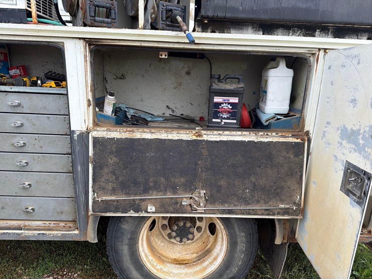 2009-international-durastar-4300-image-19